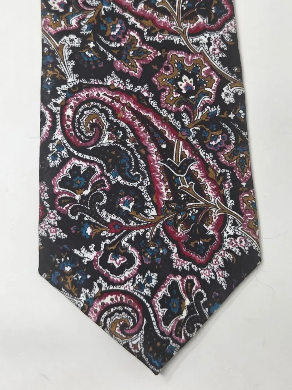 Wembley necktie measuring